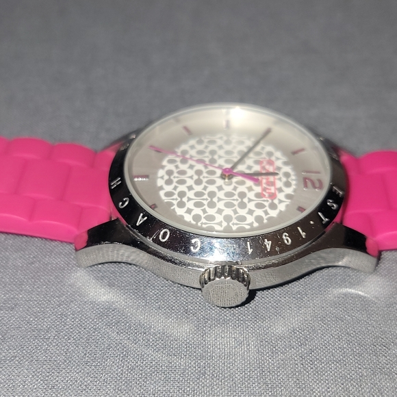 Coach Womens Fusia Watch - Picture 2 of 4